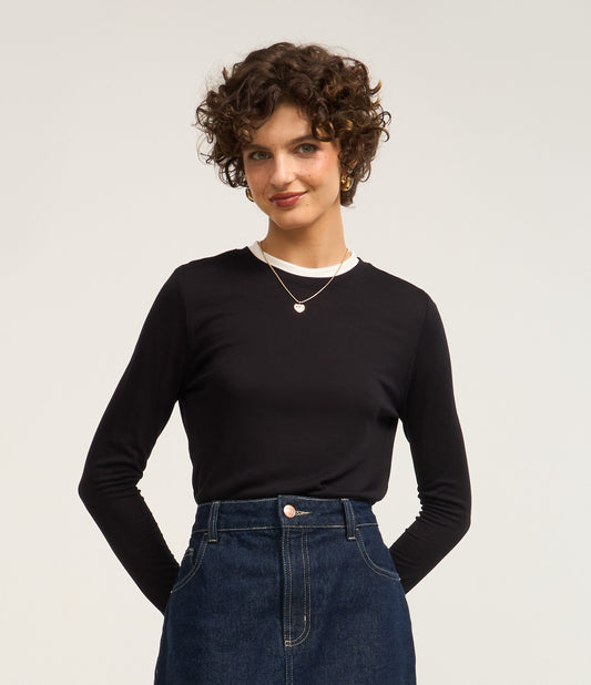 Blusa negra de viscosa con cuello a capas