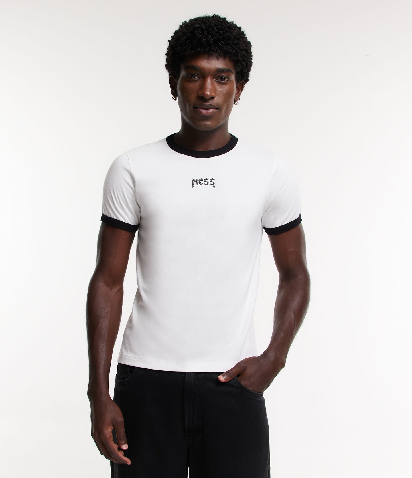 Camiseta de bebê Off-White em meia malha com desenho de letras