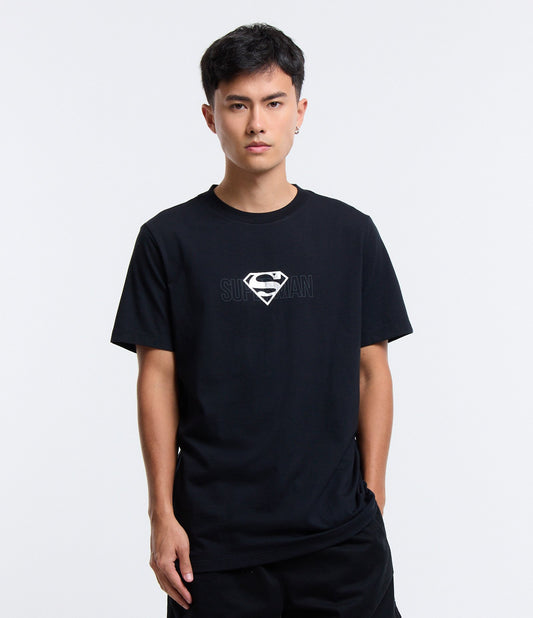 Camiseta de algodão de ajuste regular com estampa do Super-Homem em preto