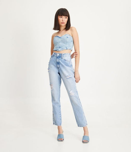 Jeans Mom com rasgos e listras laterais brilhantes em azul