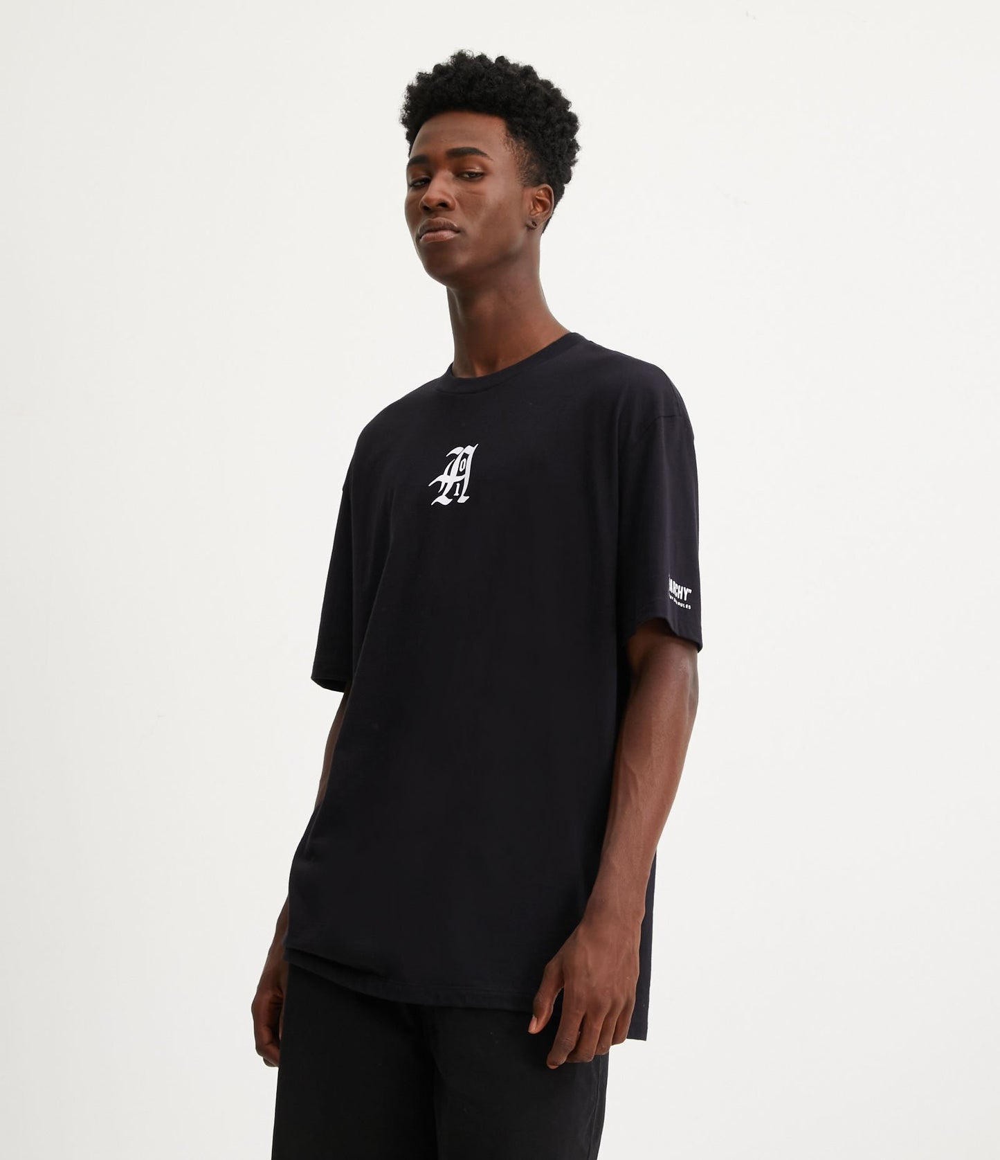 Camiseta relaxed fit de medio punto con estampado de letras góticas negras