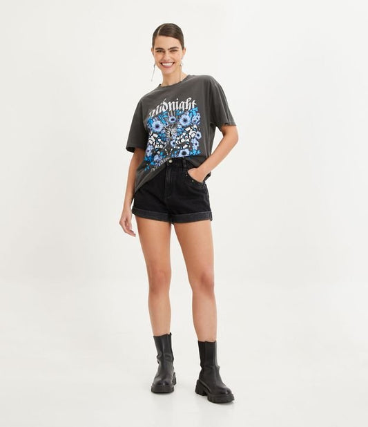 Black Short Baggy Jeans with Shiny Pocket and Cuffed Hem