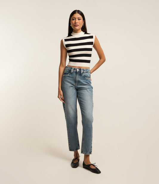 Calça jeans azul para mães com presilhas largas para cinto