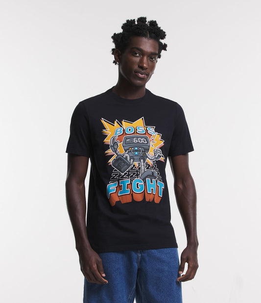Camiseta Regular Fit preta com estampa Boss Fight