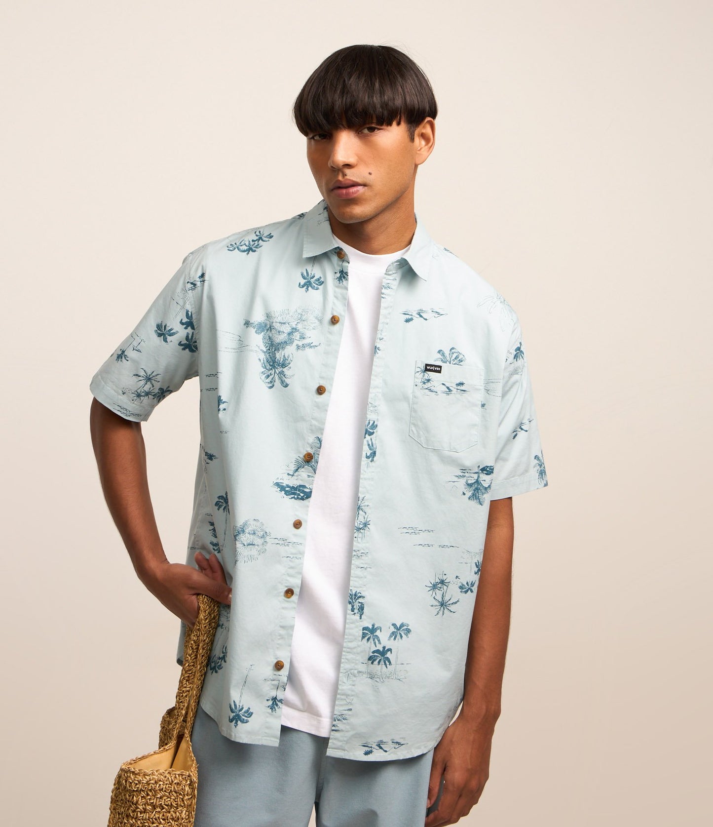 Camisa Relaxed Fit Tricoline con estampado de palmeras azules