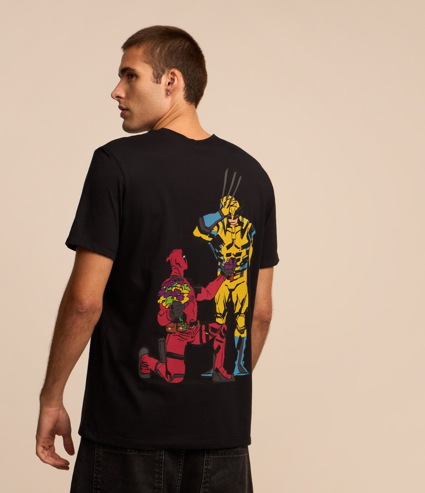 Camiseta cómoda de algodón con estampado de Deadpool y Lobezno en negro