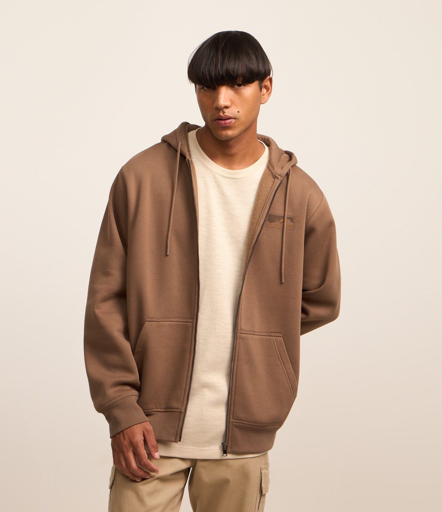 Felpa marrone con cappuccio e zip