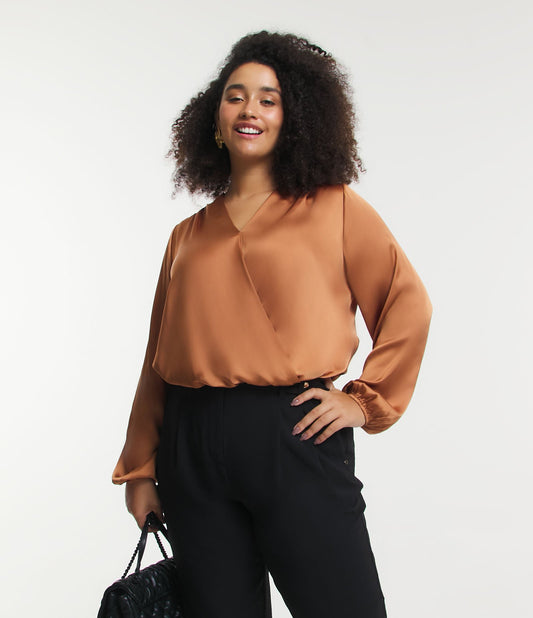 Blusa de Raso con Curva Envolvente Delantera y Tallas Grandes Marrón