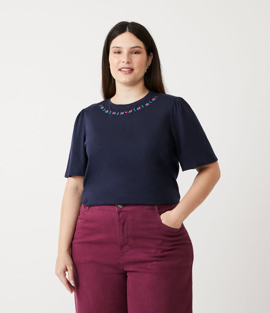 Blusa azul de meia malha com decote bordado - Curve e Plus Size