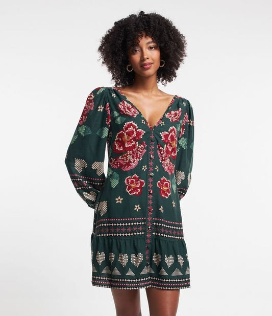 Vestido curto de viscose e linho preto com estampa floral e botões frontais