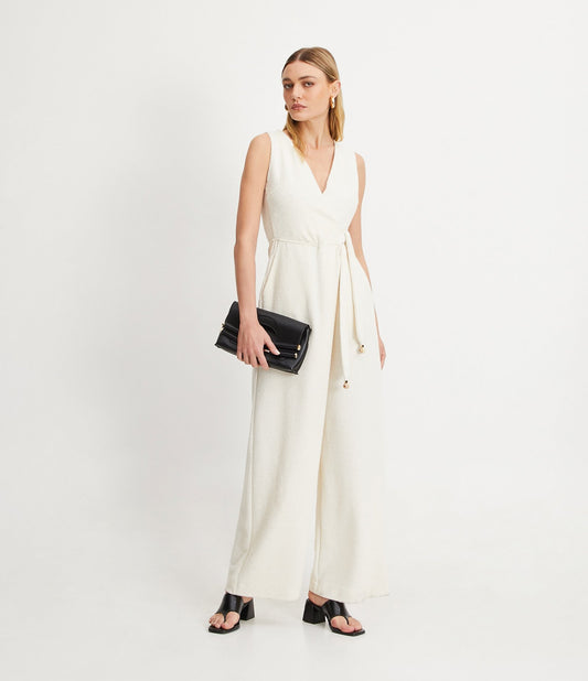 Tuta a gamba larga beige con maglia boucle e design a portafoglio