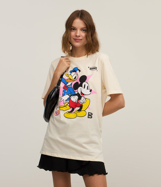 Camiseta Longa de Algodão Off-White com Estampa do Mickey e Donald