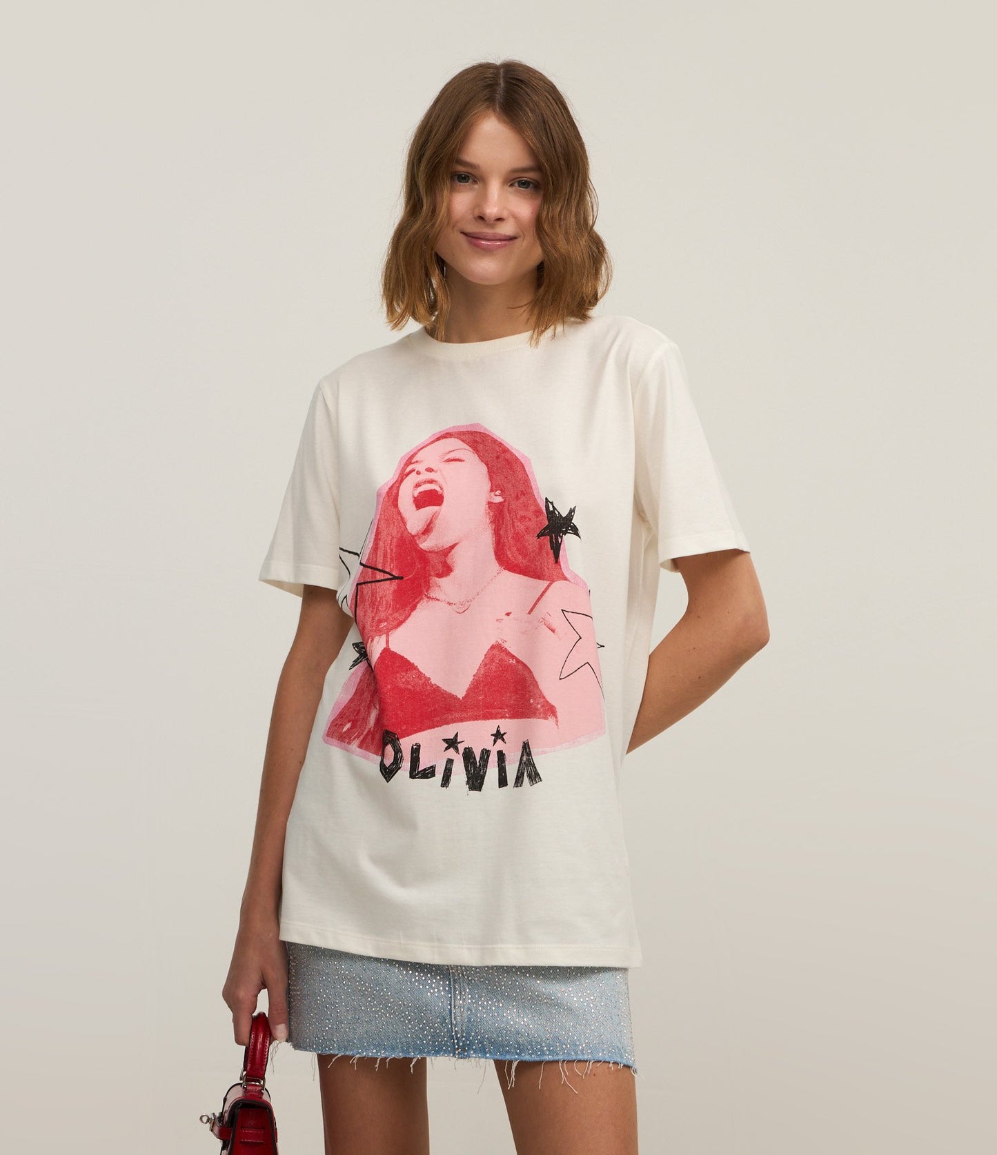 Camiseta Branca de Algodão com Estampa da Olivia Rodrigo