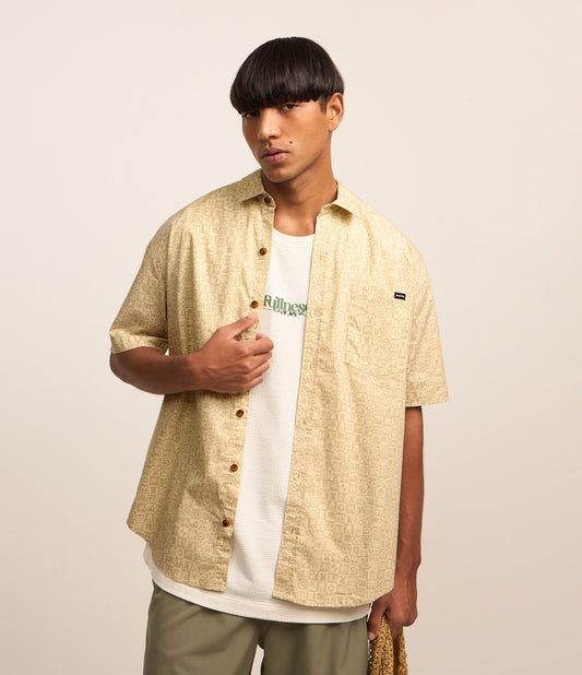 Camicia tricolore rilassata con tasca e stampa icona beige