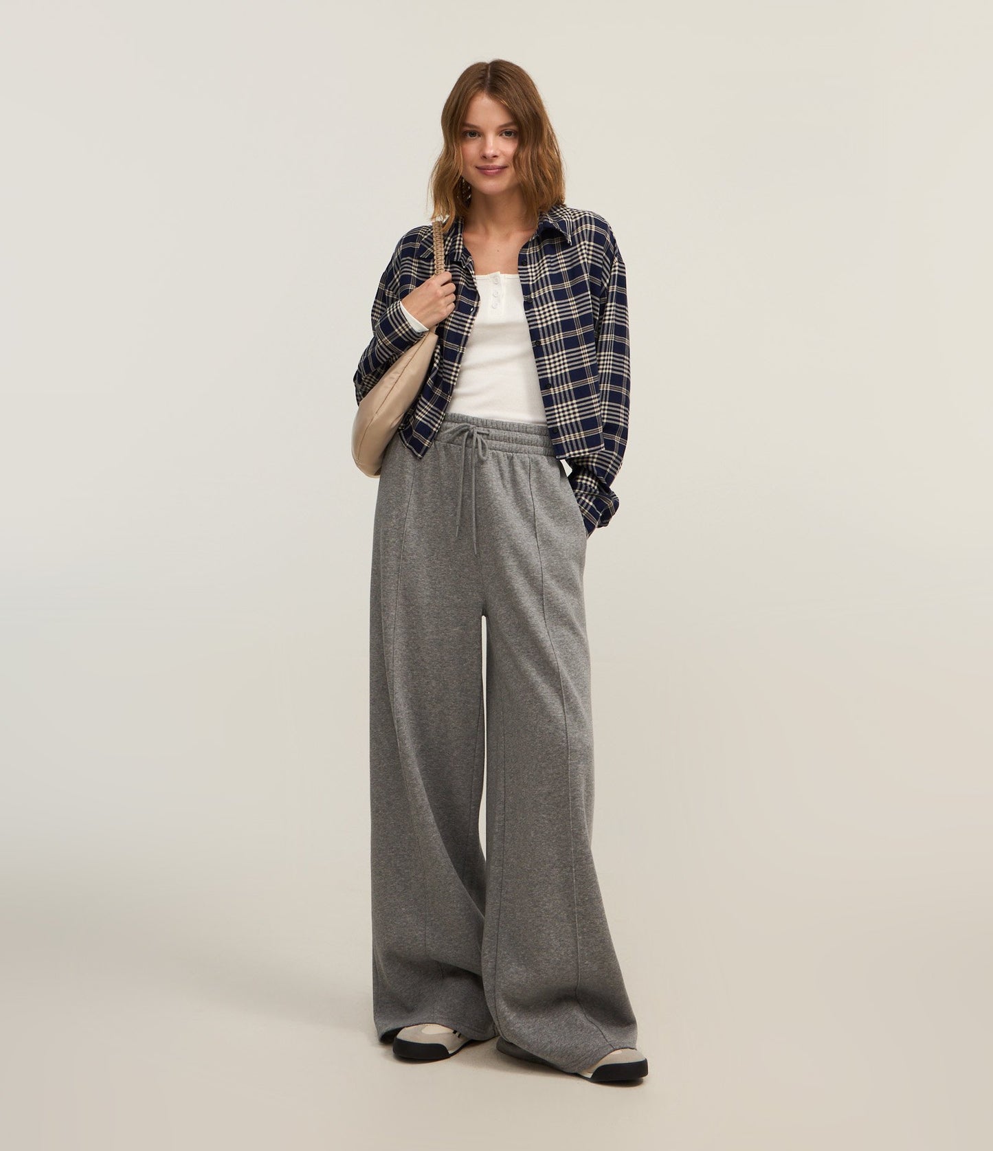 Gray Wide-Leg Sweatpants with Elastic Waistband