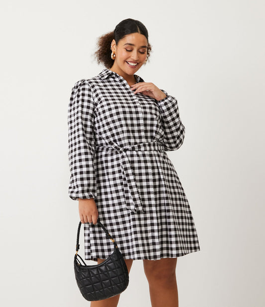 Vestido curto com camisa de algodão com estampa xadrez e cinto - Curve e Plus Size, preto