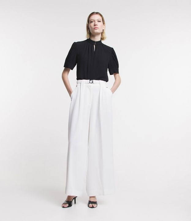 Pantaloni sartoriali a gamba larga con cintura elastica con fibbie in bianco sporco