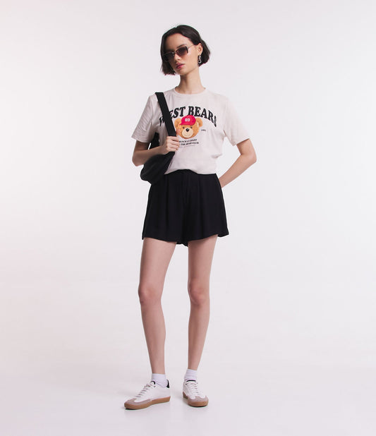 Shorts preto de cintura alta em viscose texturizada com pregas