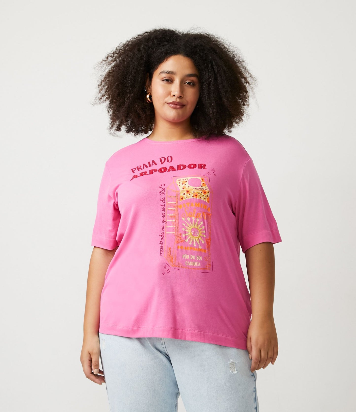 Top in maglia a maniche corte con stampa Arpoador Beach, Curve e taglie forti, rosa