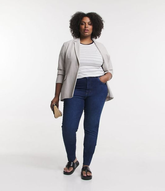Pantalones vaqueros Curve & Plus Size Mom Jeans azules con tachuelas laterales