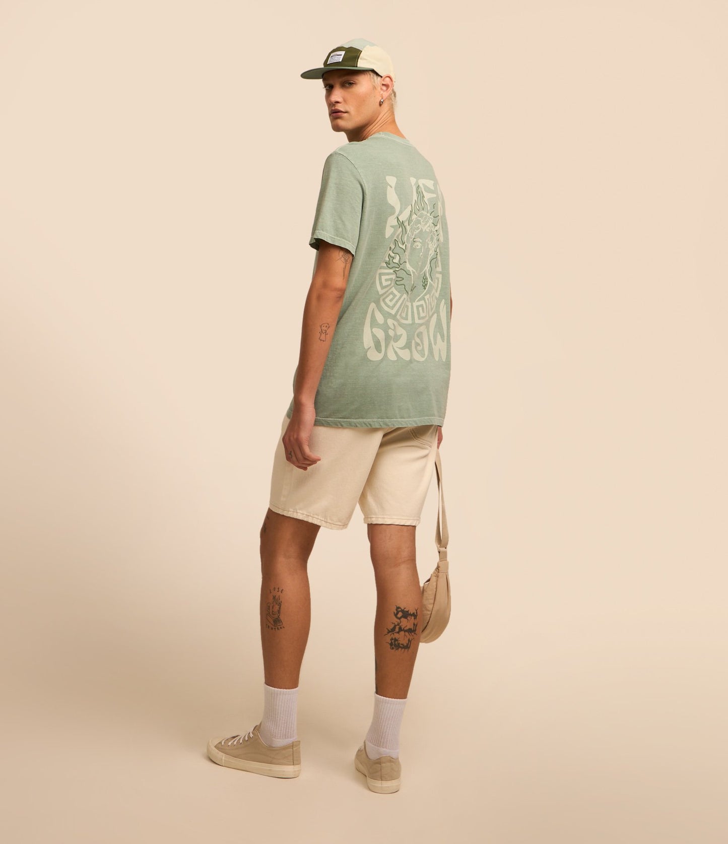 Camiseta de algodón Comfort con estampado de estatua verde