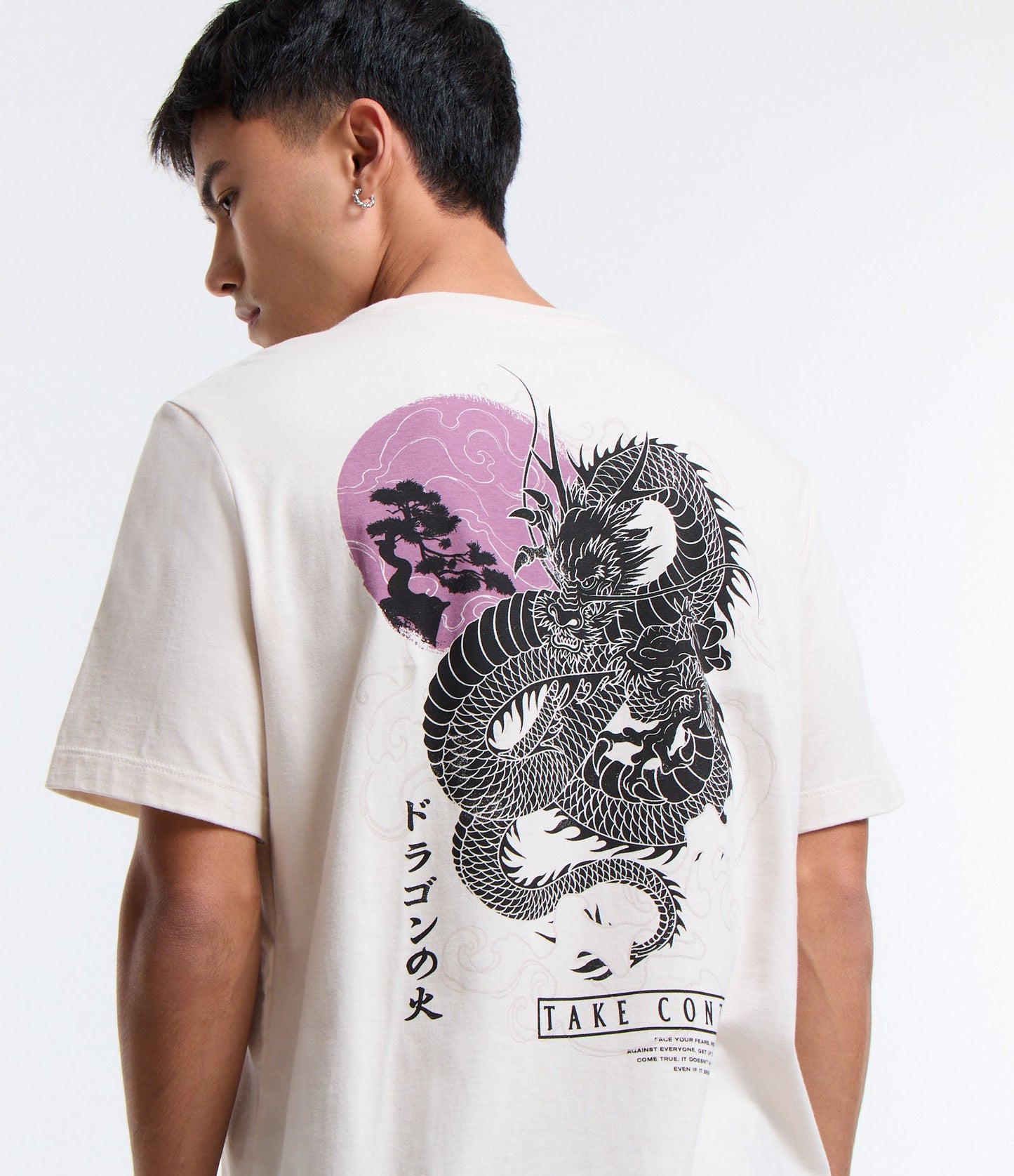 Camiseta de algodão de ajuste regular com estampa de dragão em off white