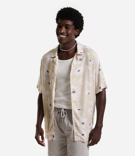 Camisa descontraída com estampa floral bege texturizada