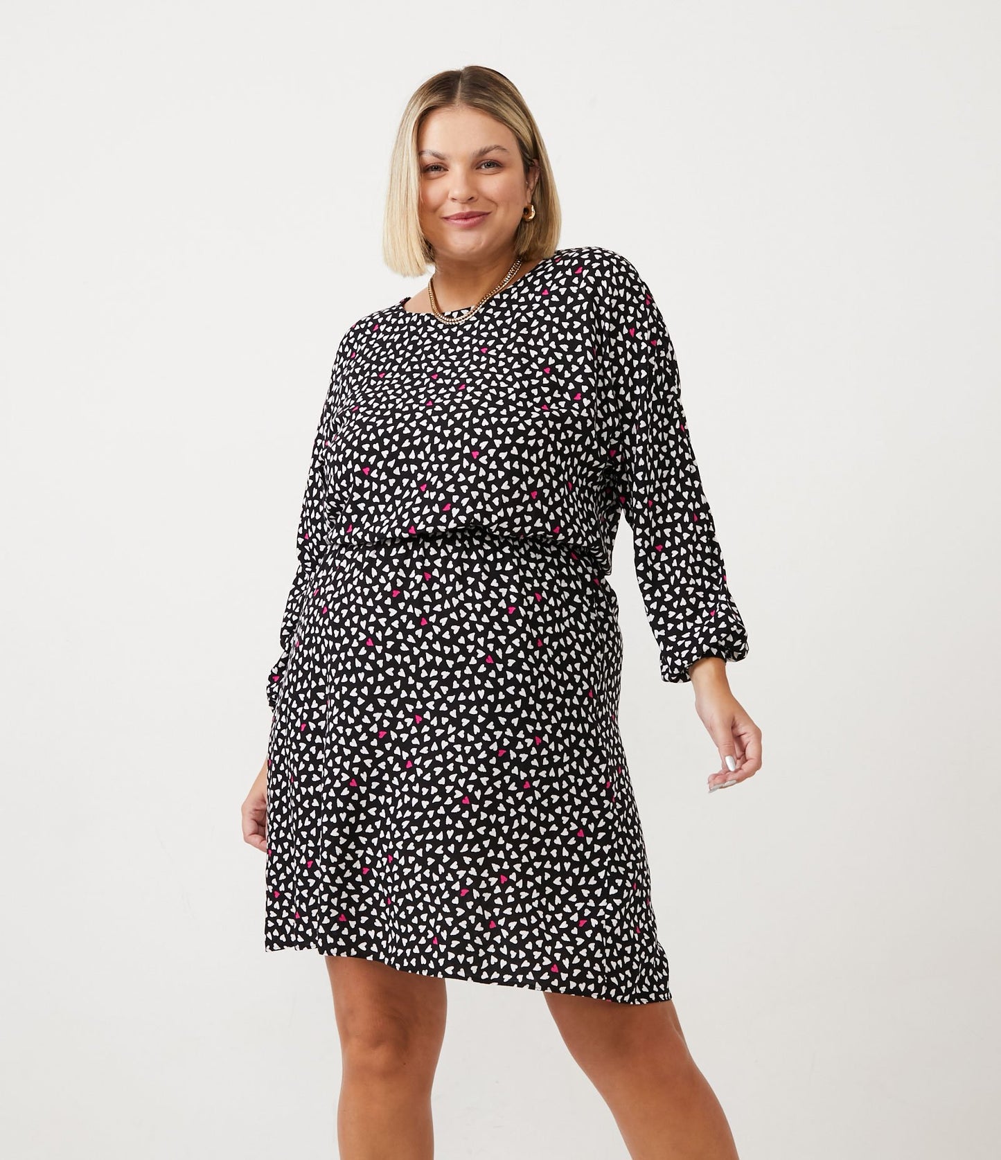 Vestido curto de viscose com estampa de coração e cintura elástica, Curve & Plus Size, preto