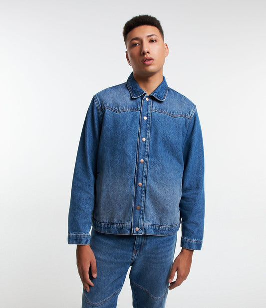 Jaqueta Bomber de sarja azul com detalhe de ombro ocidental