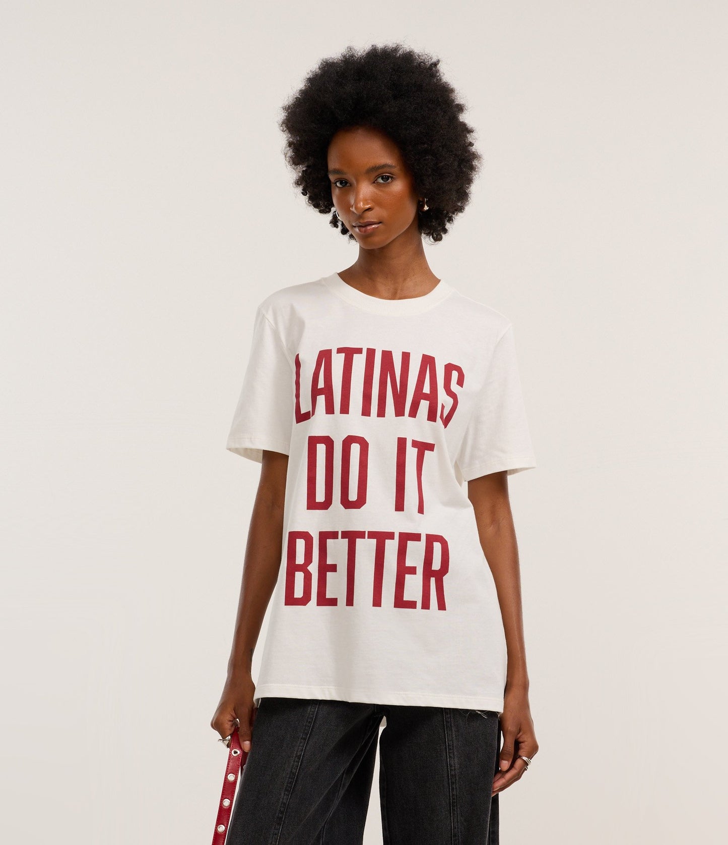 Maglietta in cotone bianco con stampa "Latinas Do It Better