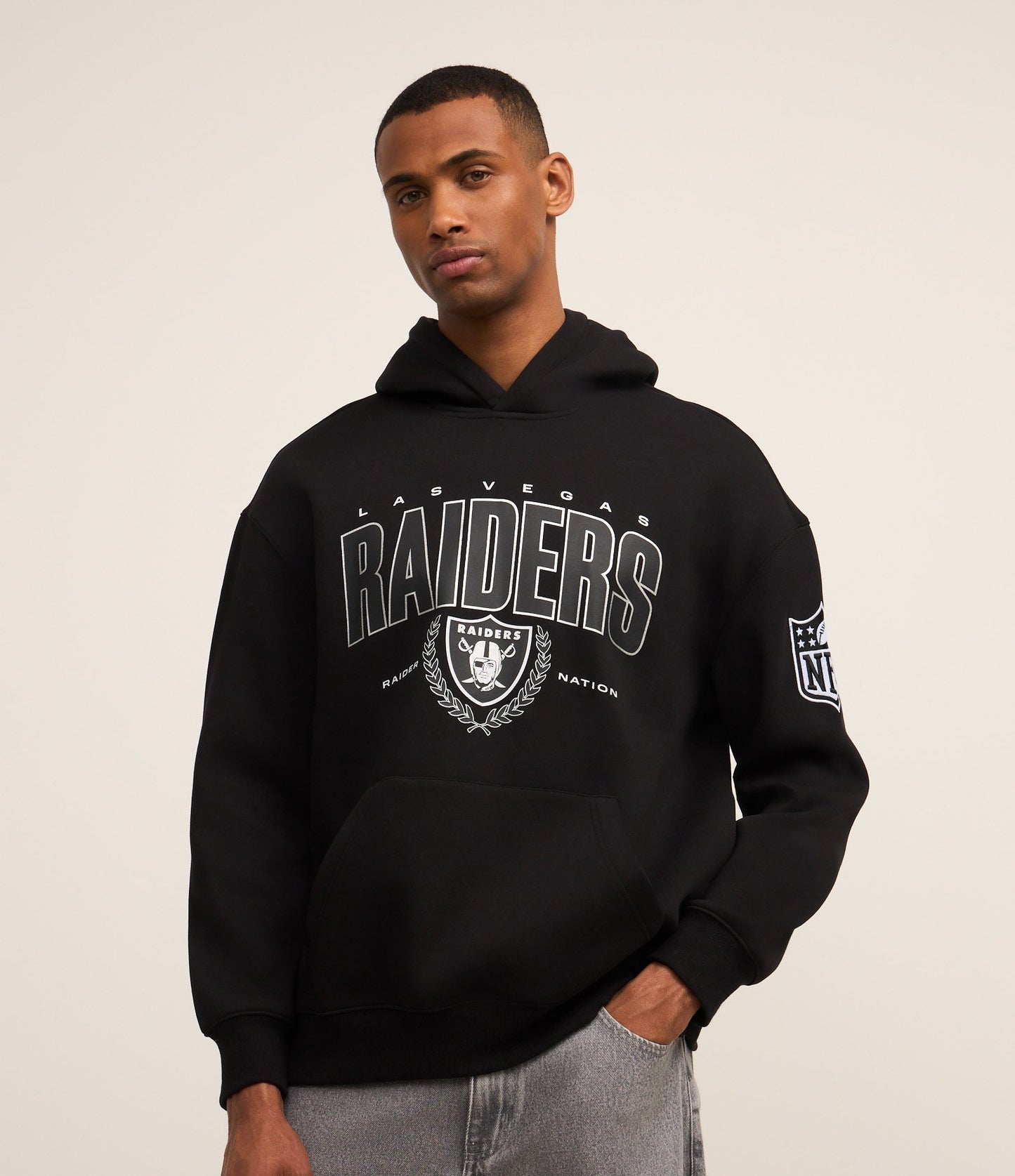 Sudadera relajada de forro polar con estampado de los Raiders de la NFL en negro