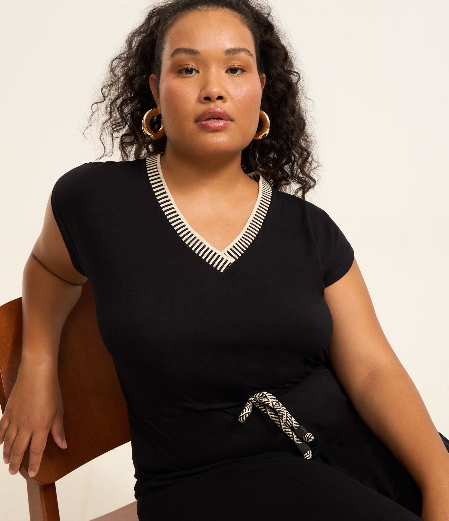 Macacão longo de crepe com gola em V de malha, Curve & Plus Size, preto