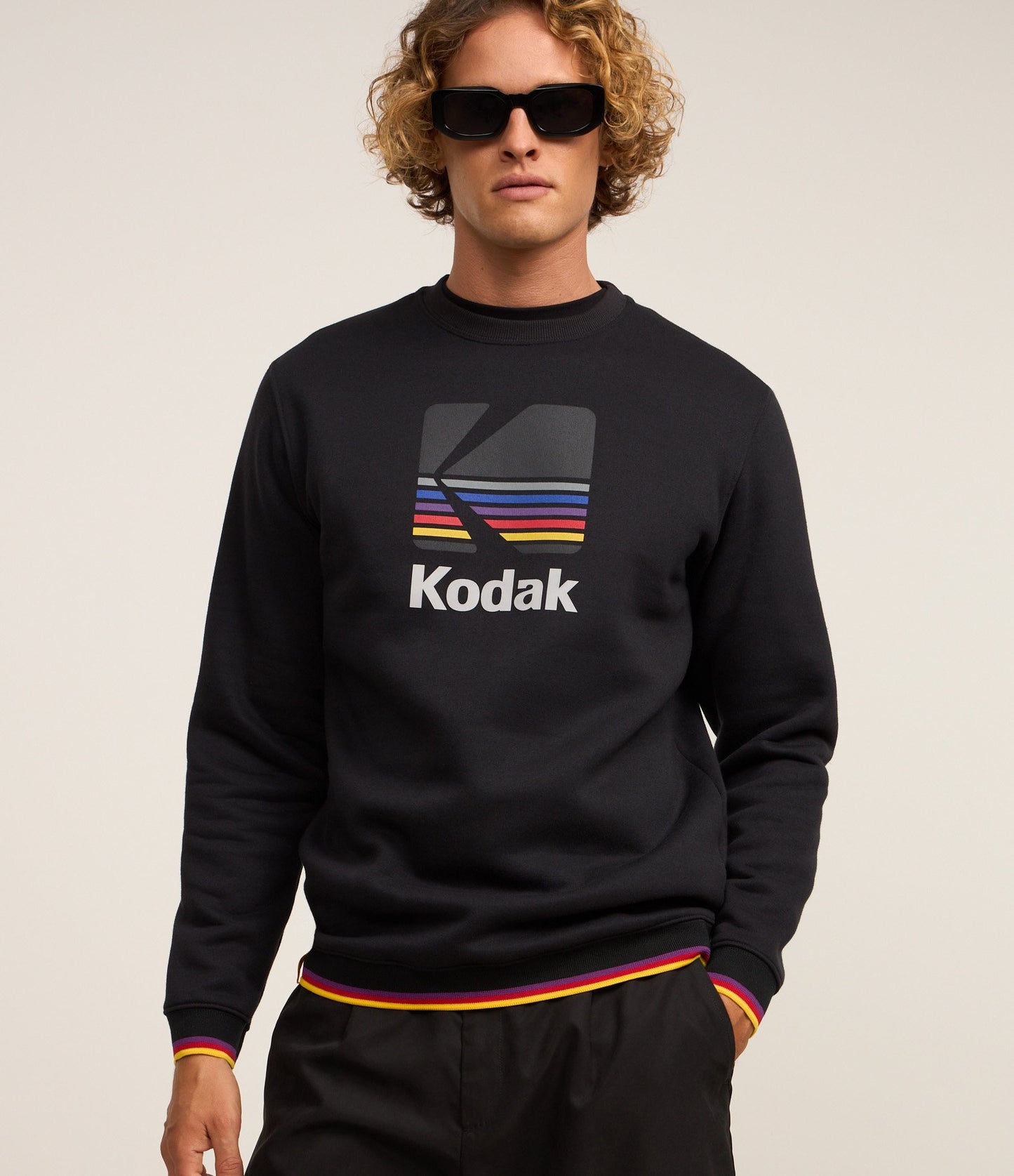 Chaqueta de algodón con estampado Kodak y rayas negras en contraste