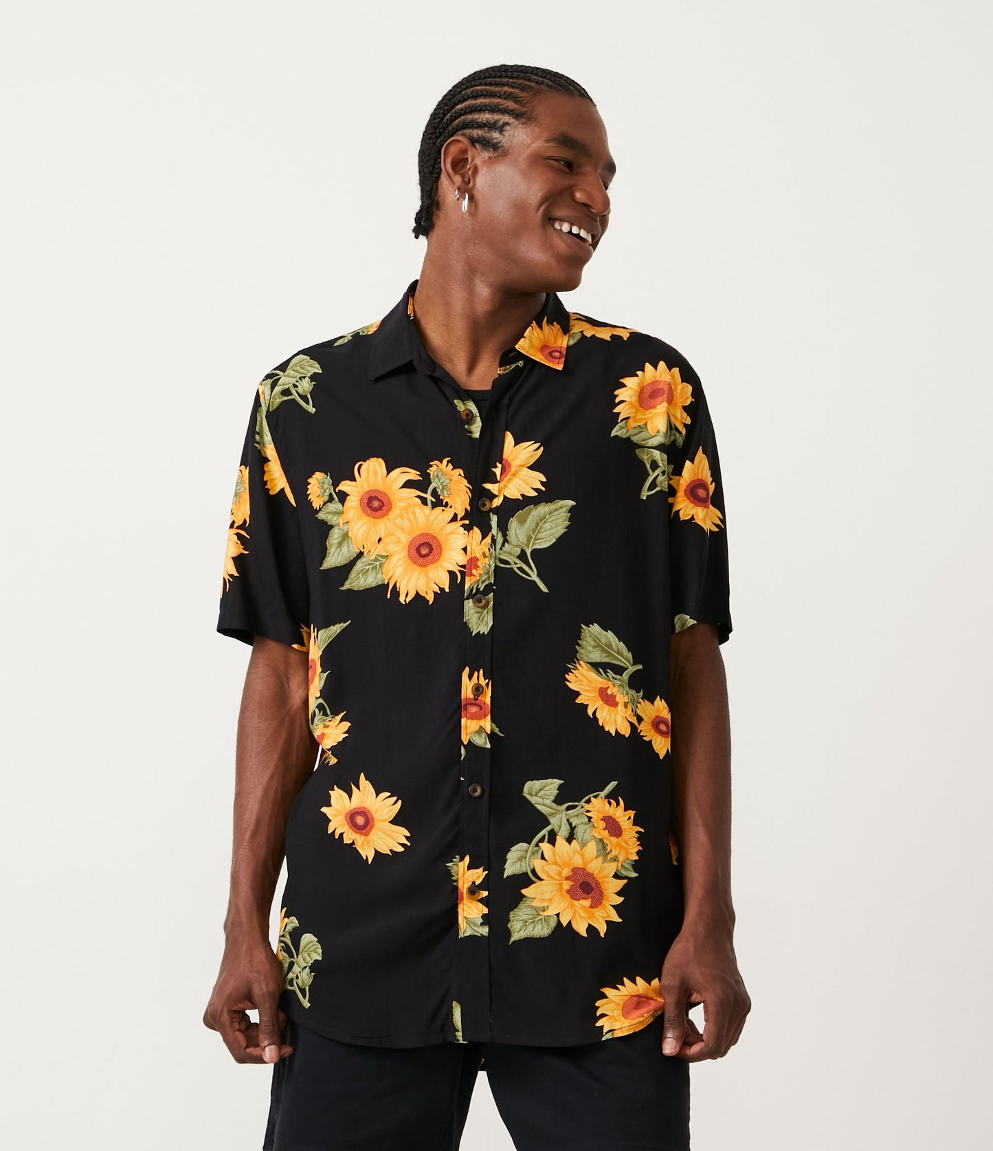 Camicia in viscosa a maniche corte con stampa di girasoli neri