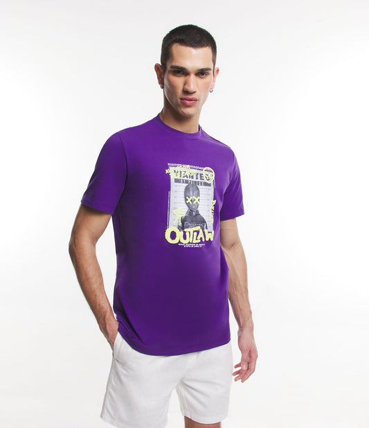 Camiseta regular com estampa de alienígenas procurados e grafite roxo