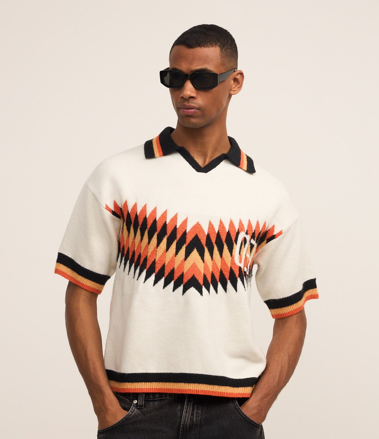 Polo con stampa astratta in bianco