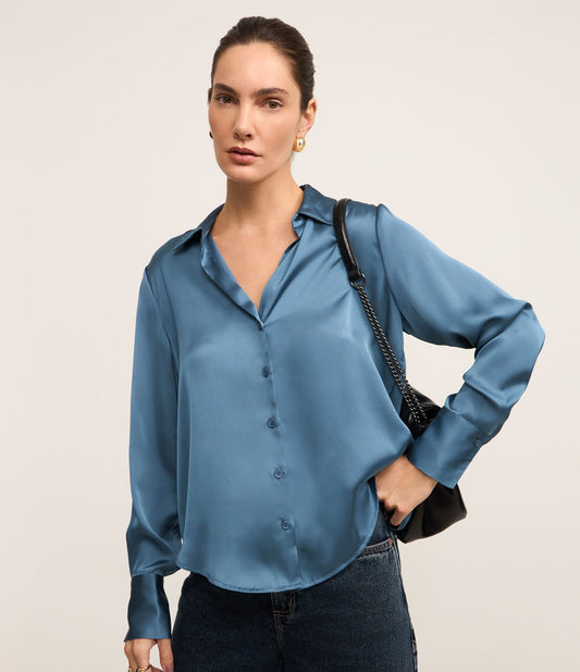 Camisa de Cetim com Caimento Leve e Mangas Longas em Azul