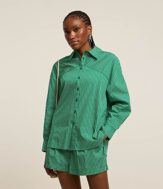 Camisa Tricoline Listrada Oversized com Recortes Verdes nos Ombros
