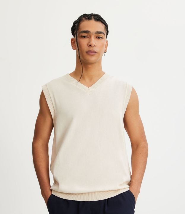Colete de malha regular bege com gola em V
