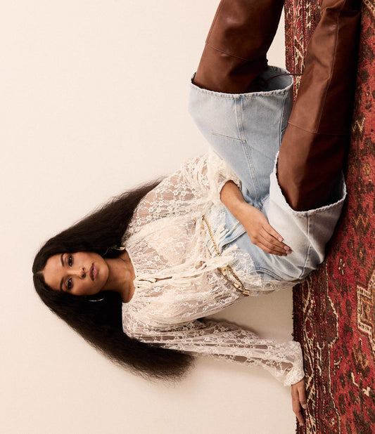 Camicetta bianca in pizzo con cravatta frontale