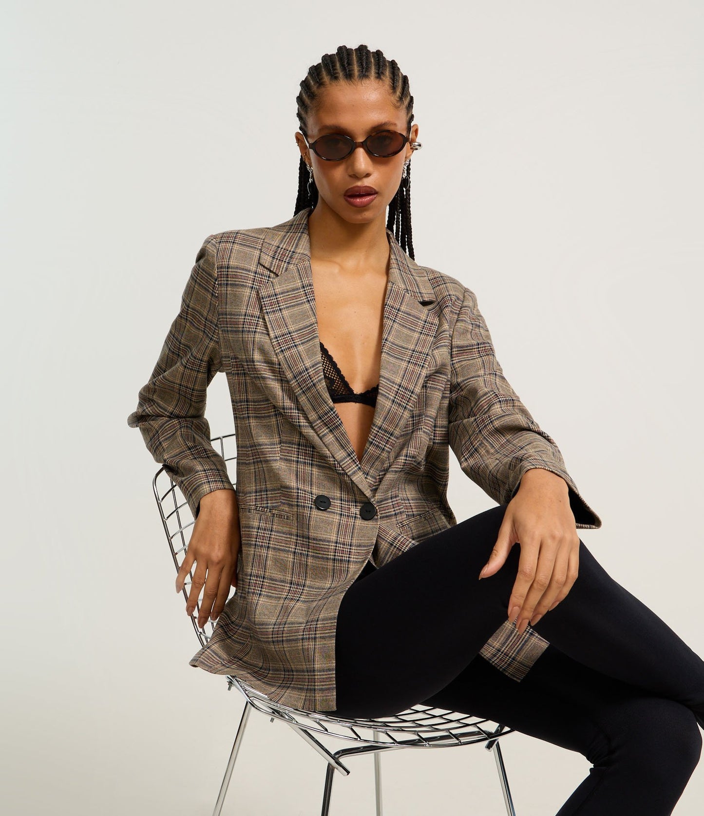 Blazer largo a medida de cuadros grises con bolsillo oculto