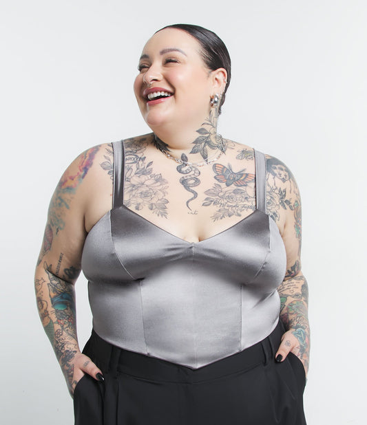 Camicetta cropped in tessuto metallizzato Curve & Plus Size Collection di Jessica Lopes Argento