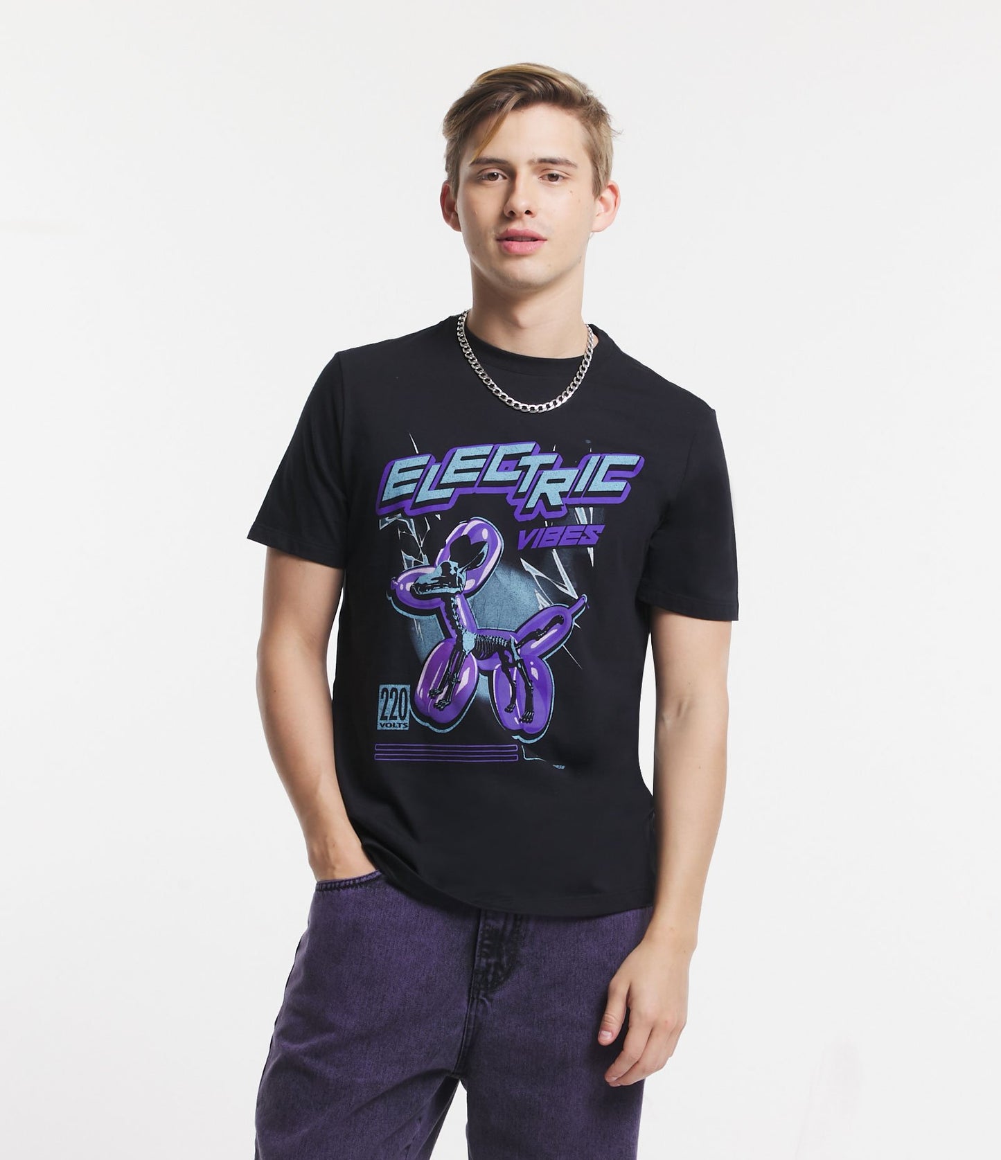 Camiseta preta com estampa de balão do Skeleton Dog em tecido meia malha