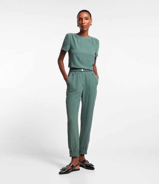 Calça Jogger de cintura alta com cinto com fivela e textura Airflow verde