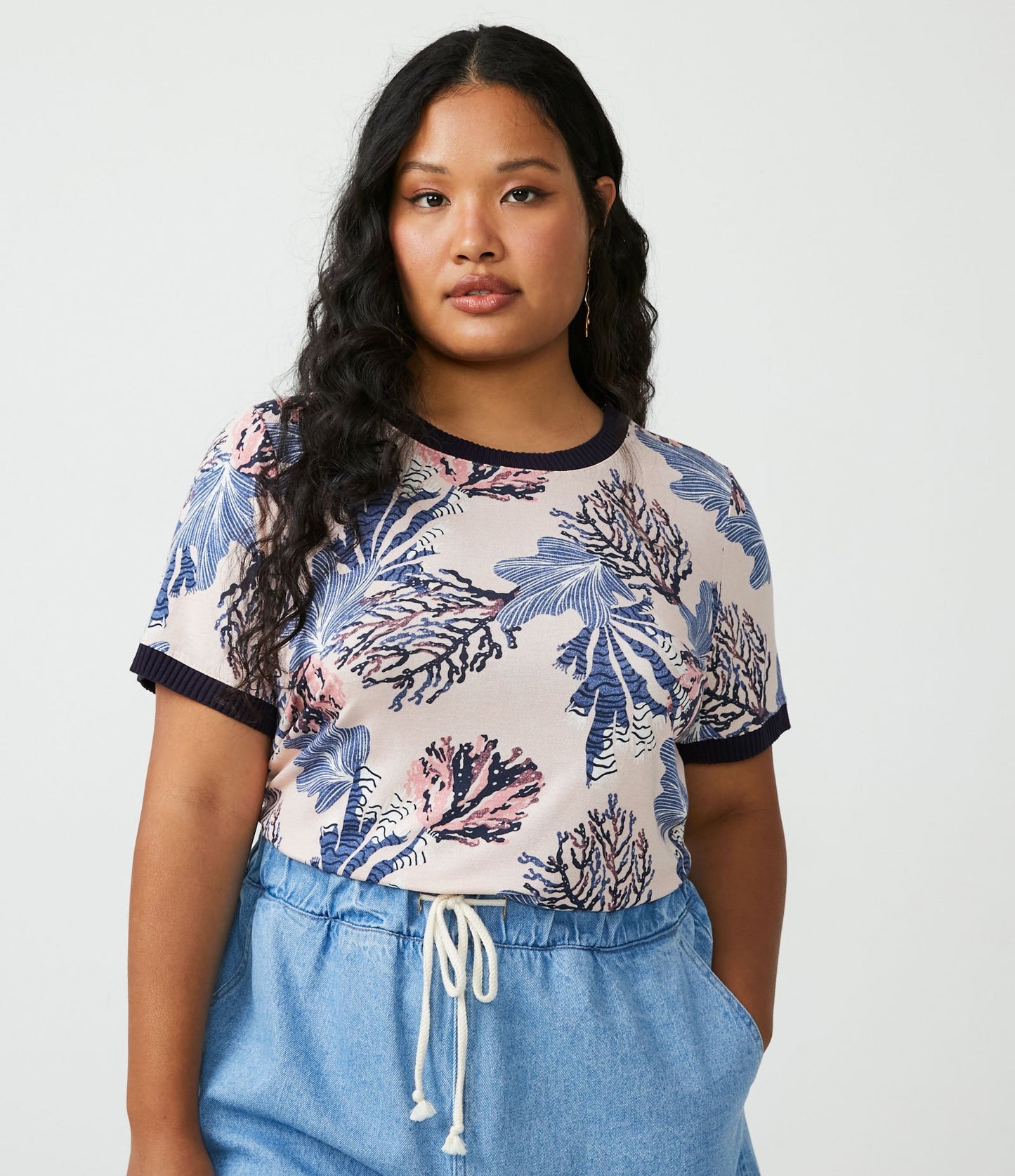 Camicetta in viscosa a maniche corte con stampa Under the Sea, Curve e taglie forti, blu