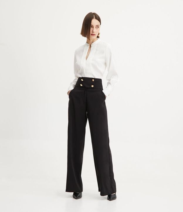 Calça de viscose de perna larga com cós largo e botões metálicos exclusivos em preto