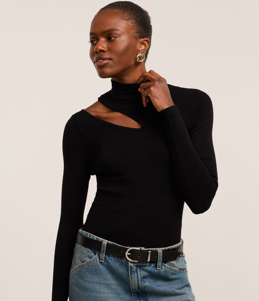 Top aderente in maglia leggera con dolcevita e ritaglio sulle spalle in nero