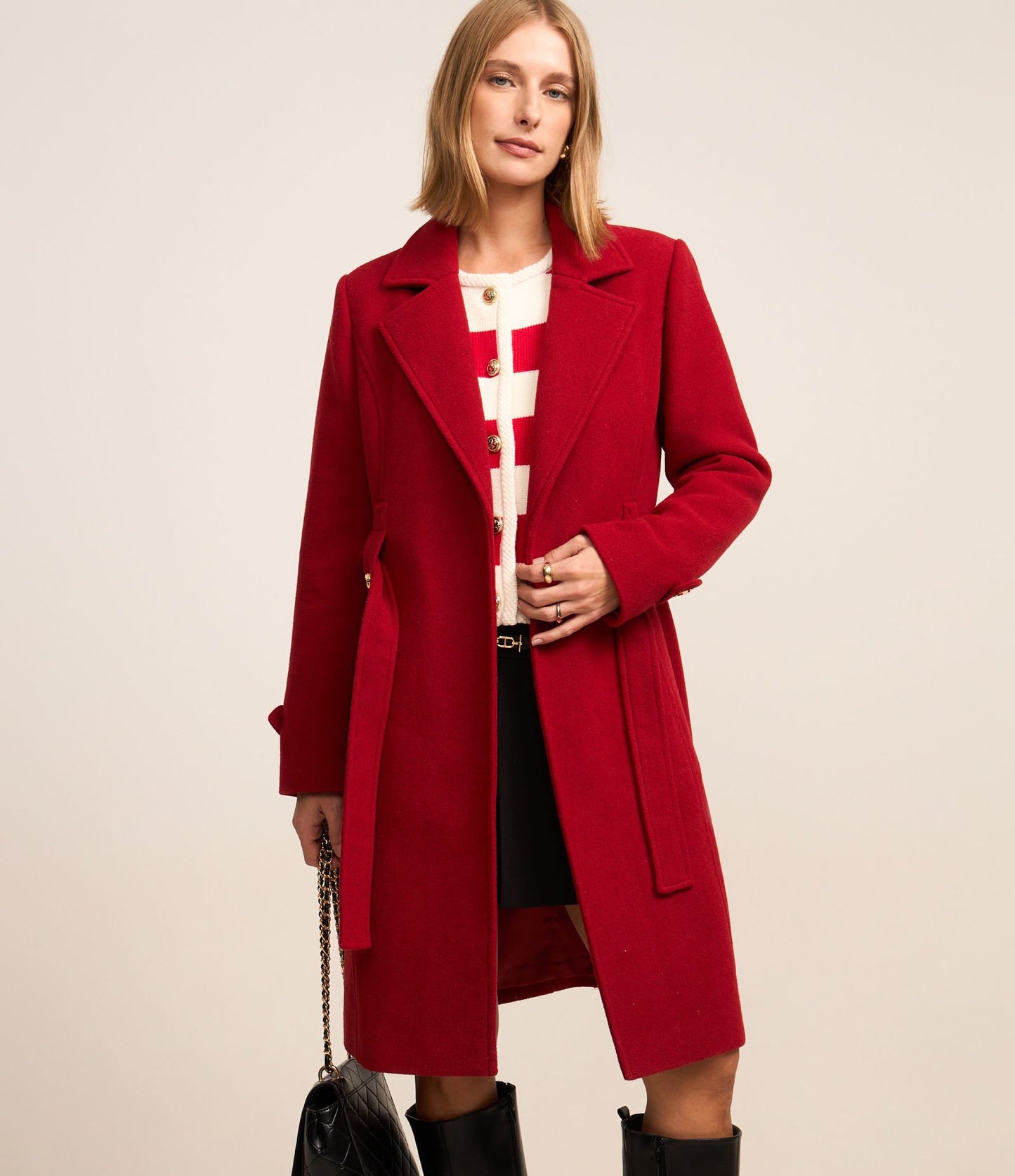 Casaco Envelope Vermelho em Poliveludo com Cinto de Amarrar e Botões Metálicos