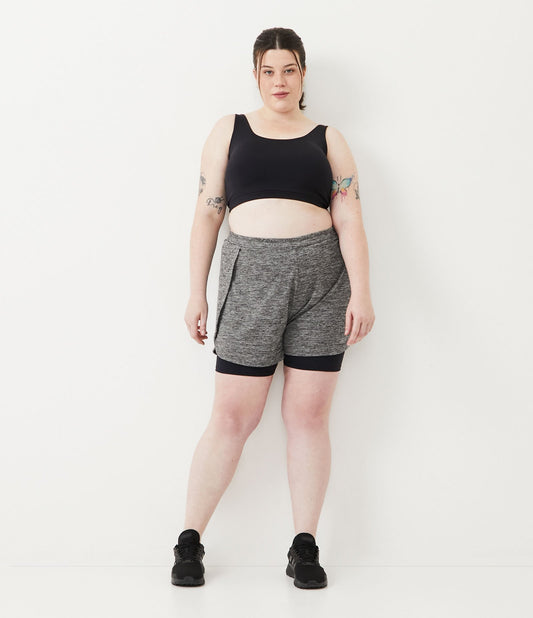 Pantaloncini sportivi grigi a doppia maglia Curve e taglie forti