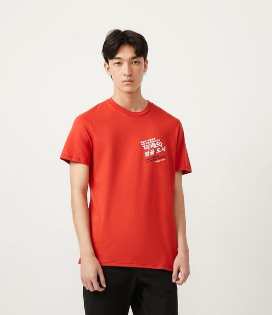 Camiseta de algodão marrom com estampa "Killing a Lion" (Matando um leão)